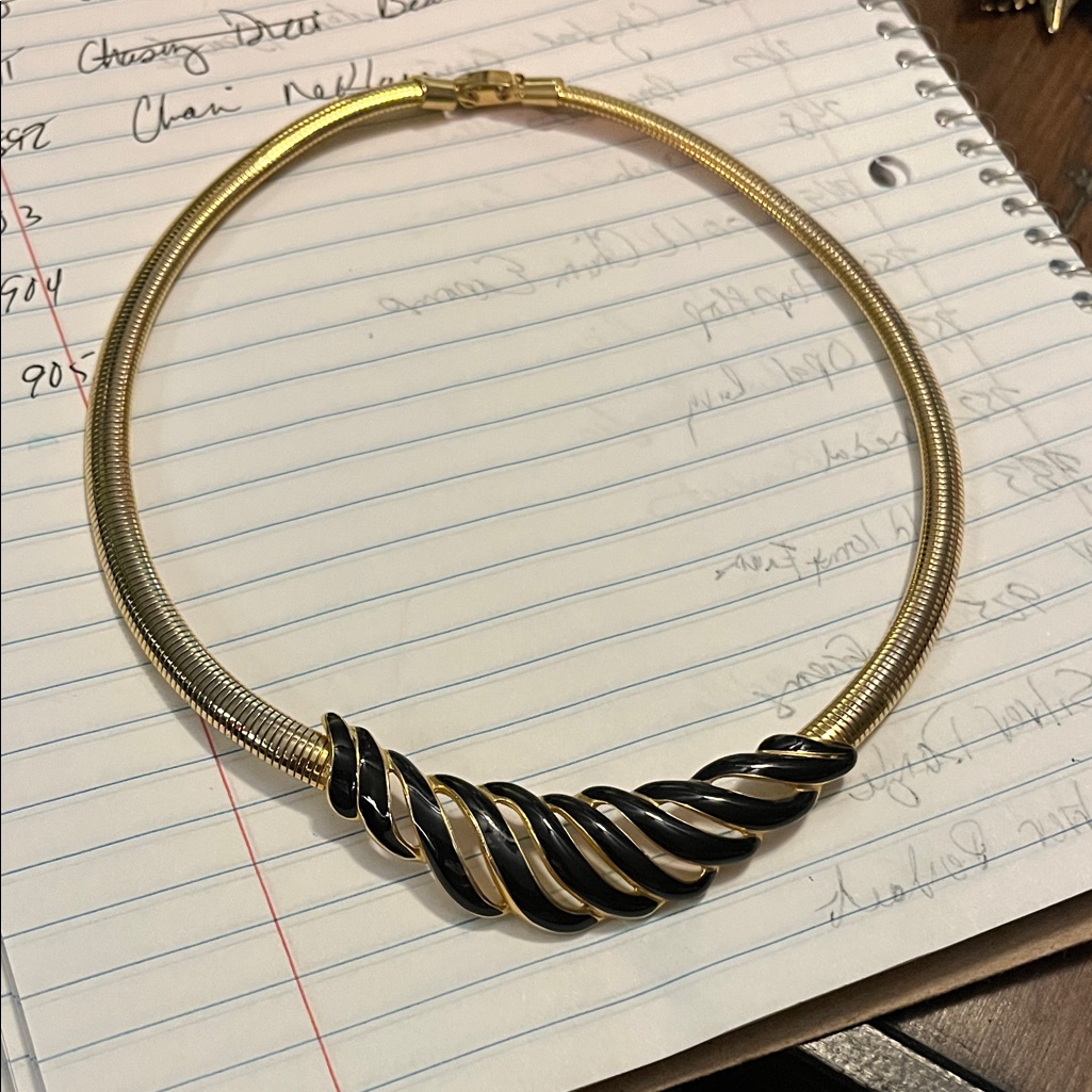 Elegant Gold And Black Necklace 903